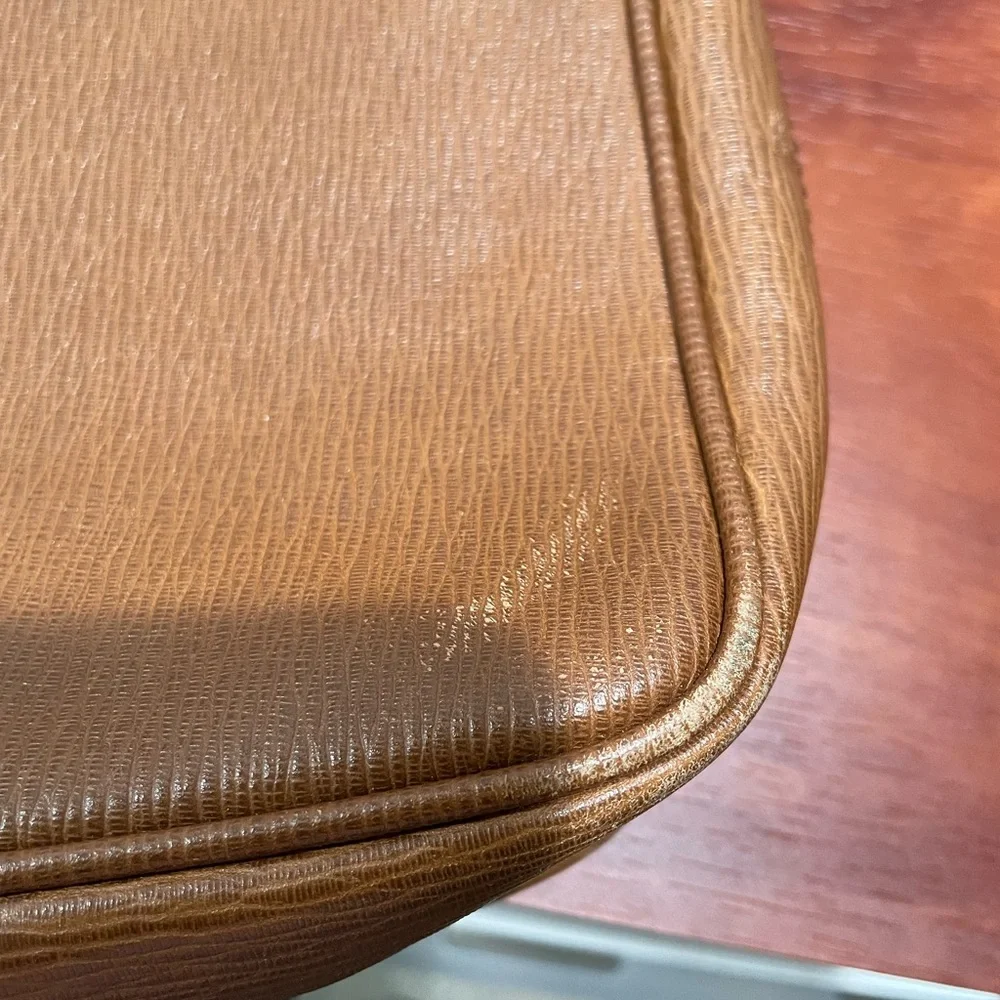 Salvatore Ferragamo textured leather messenger bag - unisex